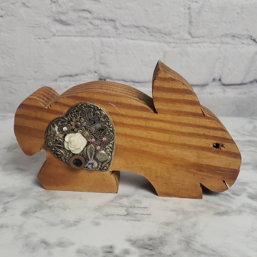 ‎Wooden Vintage Bunny Decor